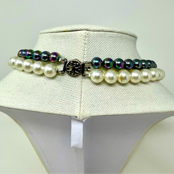 Beautiful faux black and white pearl double strand necklace. - Picture 2 of 4